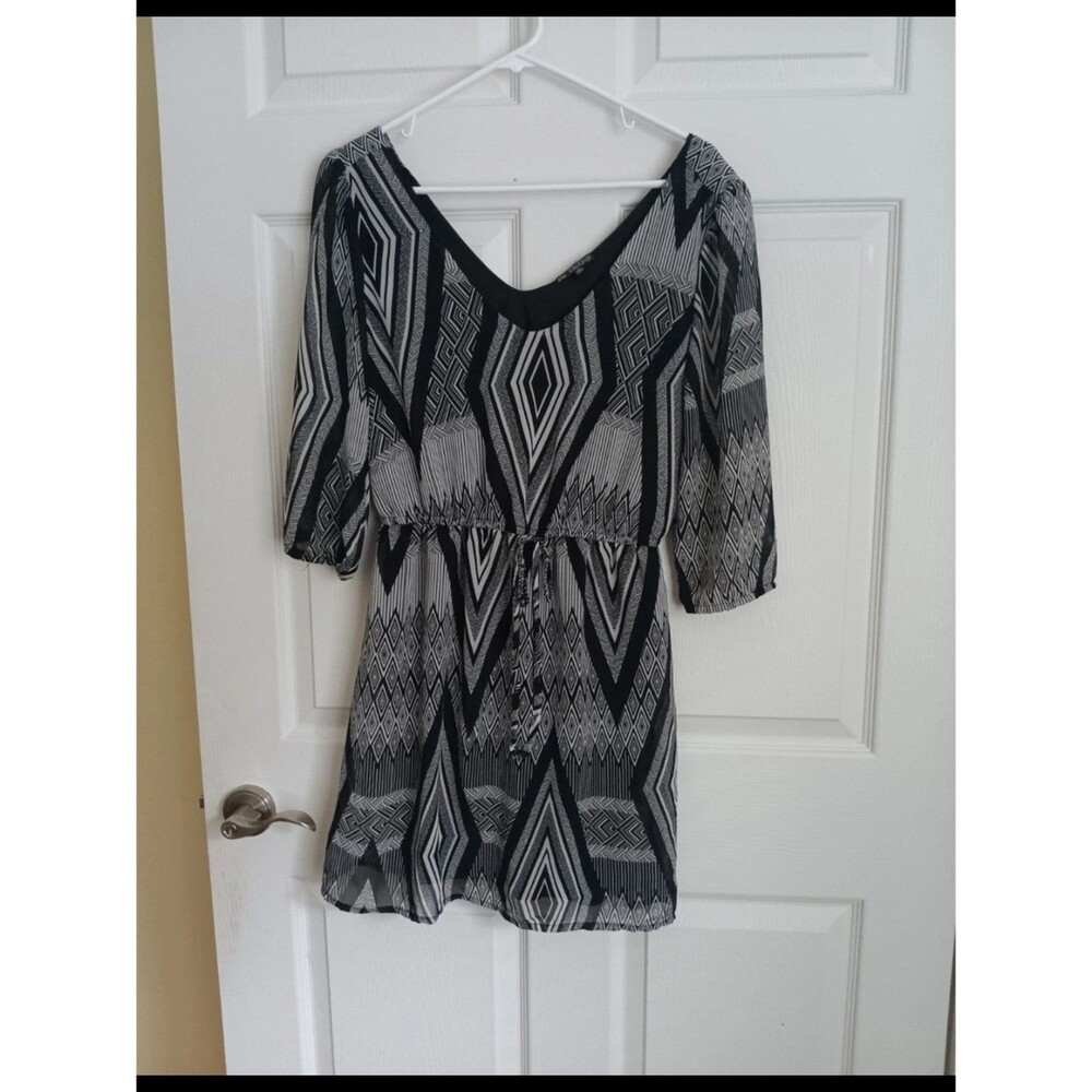 BeBop Black and White Geometric V-Neck Tunic